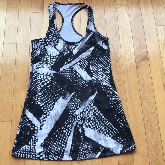 Lululemon size 8 workout top - Picture 1 of 2